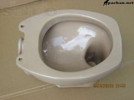 Германия отстает от нас лет так на 25-30 
Унитазы с полочкой