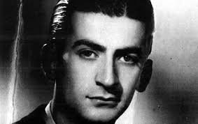 молодой Луи
Вторая фотка, Луи и его семья