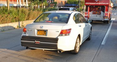 Там очень популярны вот такие накладки на бампер.