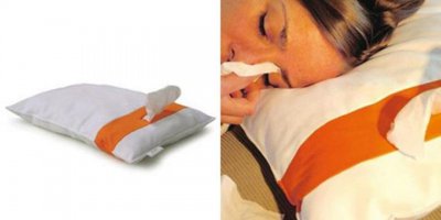 Вот это просто отличная вещь, когда простуда и насморк сильный. И так, толком не спишь, ещё и постоянно платок в полусне ищешь. Пришью-ка я, в следующий раз карман к подушке.