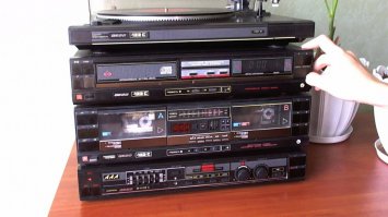 Самое интересное другое - посмотрите на это многообразие и оцените сами вранье либерал-фашистиков о том что в СССР нечего не было, СССР был отсталой страной, отрезанной от мира... посмотирте на обилие импортной техники. Посмотрите на то, что современная советская аппаратура ведь не отличалась от импортной, а то и получше была. 

Да, кстати. Реальные меломаны искали вот этот комплект, Вега 122С, хотя зачастую усилитель, АС и винил могли подобрать покруче. 
А еще к нему был даже проигрыватель компакт-дисков, коорые тогда тольк-только появились. 
Были тогда и лучше магнитофоны - делали их прибалты, Радиотехника. Сейчас, через 25 лет после "оккупации" Прибалтика производит только навоз и шпроты, а население пашет в Европах на европейских панов. 

А еще круче был бобинник Олимп 005, с пультом дистанционного управления - это в 80-е годы, кстати. Круче него могли быть только вареные яйца,  и то - только вкрутую