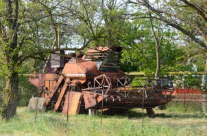 А если вот этот автомобиль поломался)))))) Что можно с ним сделать ? Столик.....?)))