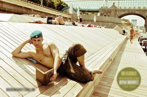 В параллельной вселенной, с днём ВДВ!

(у нас противно смотреть на алкашню.... в парке)