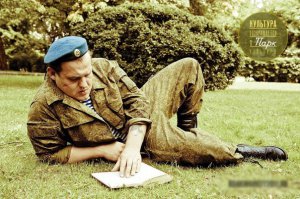 В параллельной вселенной, с днём ВДВ!

(у нас противно смотреть на алкашню.... в парке)
