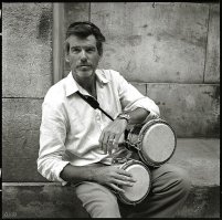 подайте на хлебушек, а я вам песенку спою...