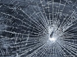 Не хватает вот такой наклейки на полу...