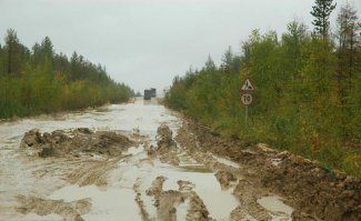 Что там страшного? Хорошее покрытие, отбойник имеется. 
Вот она страшная дорога: