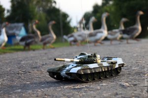 Пока всякие пи..пидоры..ы суют везде свои базы и просыпаются в холодном поту, нормальные люди в танчики играют. По взрослому..... Армяне не переживайте, просто не удачно запрыгнули в воду (техника все таки), арабы жгут, новая дисциплина "Танковый дрифт с переворотом". Побольше таких игр.