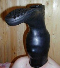 Пара под псевдонимом Mothmeister создаёт свой сюрреалистичный фотомир