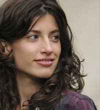 она ли это ? "Играла роль дочери Бенджамина Лайнуса в сериале Lost"