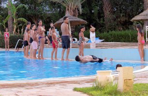 Лёжа на воде...