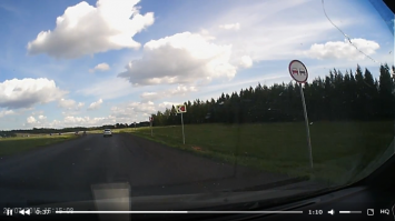 Вопрос. Моцик нарушил, если не выезжал на встречку?