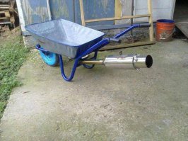 Я не понял , это глушитель или воронка чтобы горючку заливать ? Идёшь и заливаешь ?