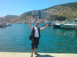 Очень удобно если ты спустился на пляж у мыса фиолент, сесть на такой катерок и уктить в Балаклаву, чтоб обратно не подыматься эти 800 ступеней!