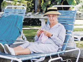 Где она, там всегда смерть.
Я бы ее не приглашал в гости.