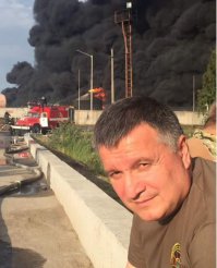 Не понимаю счастливых фоток на фоне чужого горя.
Фотки пожарных надеюсь с учений, а не с реальных пожаров..

п.с. А как же этого забыли?