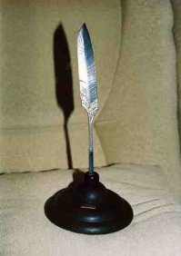 А вот еще изделие, от того же Мастера. Перо, чтобы чернилами писать. Обычное такое. Сейчас в Кремле, в Оружейной палате.