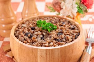 Я за кашу гречневую с грибами - вкусно, быстро, недорого, исконно русское и постное в то же время
