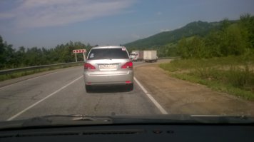 5 августа 2015г. 
г.Находка, Приморский край. Выезд из города. 
Отдыхающие возвращаются в Хабаровский край.
Toyota Ipsum г/н х244су 27RUS.
Пассажир справа на заднем сиденье выбрасывал мусор и окурки из окна на ходу. 
Регика пока нет, так что решил сфотать на телефон для размещения в Хабаровской ветке сайта DROM.RU.
Пущай водителю будет стыдно (если будет) за своих попутчиков.