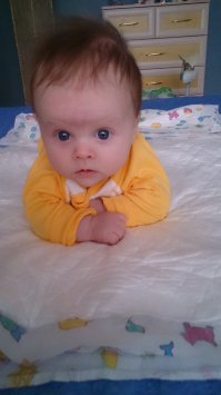 У меня то же лохматая :-D. Я ещё в роддоме над причёской умилялся :-). На фото в 3 месяца.