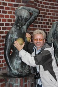 Фотографируйтесь с памятниками правильно!