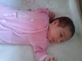 Первое фото: наша старшая (на фото 6 месяцев ей), второе фото: сестричка (на фото 1 месяц).