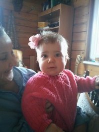 Первое фото: наша старшая (на фото 6 месяцев ей), второе фото: сестричка (на фото 1 месяц).