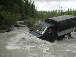 Вот этот мост по дороге на Актру лет 5 назад.