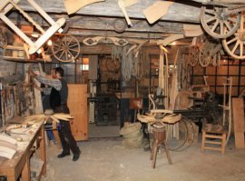 Формирование потребностей - нелёгкий труд маркетологов.