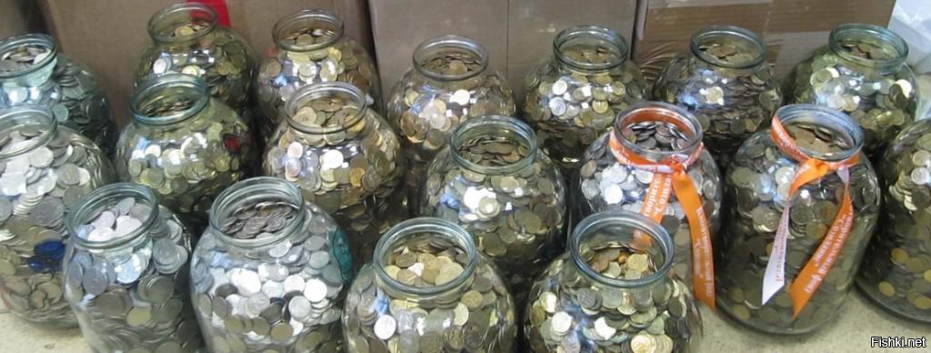 Копилка 3 литровая банка. 3х литровая банка. Сколько монет помещается в трехлитровую банку. Копилка для десятирублевых монет. 1 литровая банка 10 рублевых монет.