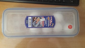 А я таких 2 штуки купил, 12 ячеек. Удобно. Положил яйца, закрыл и сверху вторым этажом, что угодно клади. А полки на дверце отвел под кетчупы и т.д.