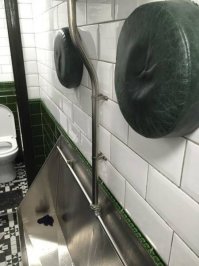 В пивном баре.