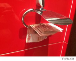 Из соседней кабинки в туалете:
- Простите, у Вас бумажки нет?
- Нет.
- ...а газетки?
- Нет.
- ...а 50 рублей по десяткам не разменяете?