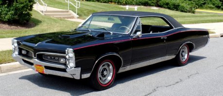 GTO '70, изображённый в посте, ИМХО, оч неплох, но 66-67 гг был бы уместней. Идеал! Уже избавившийся от угловатостей модели 64-65гг, уже схожий с "бутылкой колы", но ещё не растерявший "вертикальную" оптику и обилие хрома...