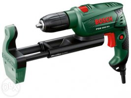 А я обычно пылеотводом пользуюсь. Автономным или подключаемым к пылесосу. Но не всегда это удобно. Да и цементной пылью засорять квартирный пылесос некомильфо.