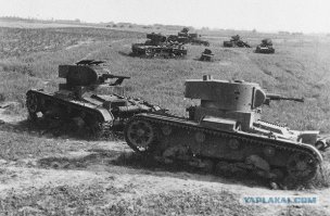 Народ, а кто ни будь знает от куда эта фотография? Просто есть реальный вопрос, как будто танки шли в атаку кормой вперед.