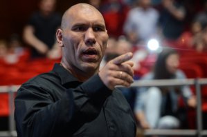 Юлия Винс — бодибилдерша с лицом Барби