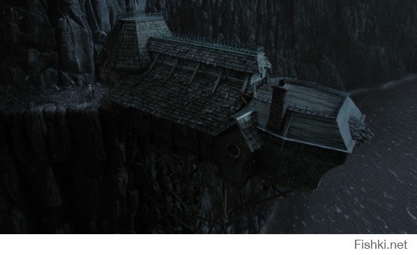 А мне вспомнился "Лемони Сникет: 33 несчастья" :)