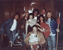 Тут помимо Харрисона еще Том Петти и Джефф Линн, учасники супергруппы The Traveling Wilburys