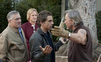 Что-то никто не вспомнил "Знакомство с родителями/Факерами".
А там все подходящие: Роберт Де-Ниро (71), Бен Стиллер (49),Дастин Хоффман (78), Оуэн Уилсон (46), Харви Кейтель (76).
P.s. Если что, коленки не подкашиваются, а просто замечательные актеры ;)