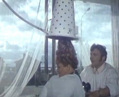 Замечательный советский фильм "Учитель пения" (1972 г.), сцена в парикмахерской :)