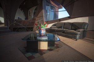 В догонку, ржавый диван...