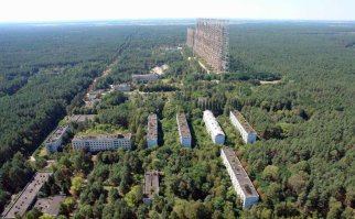 Фамилию того урода который отдал приказ на проведение "испытаний" и курировал звонками из кремля, лучше бы рассекретили. А затем ему тепловыделяющую сборку в зад засовали.
А вообще ее ЦРУшники четко хлопнули, задача была отключить любой ценой загоризонтную РЛС которая защищала от пусков МБР всю европейскую территорию СССР, для питания которой АЭС и построили. Предатели нашлись быстро и им как всегда ничего за это не было.