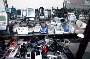 Сори за приманку про сименс тоже напишу)) но пожже. надо прибобраться в семёне просто.
Кому интересна тема ретро мобильных приглашаю к себе в группу: