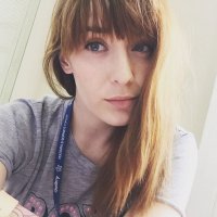 на бывшую коллегу обе похожи, прям один в один. вот пруф из контакта, да простит она меня.