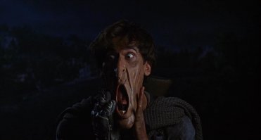 Лошадь верхом на летающем мотоцикле - вне конкуренции! )))))
в фильмах тоже есть глюки)