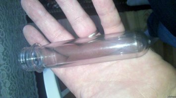 пластиковые бутылки раздувают на том же заводе где и разливаю, соответственно метки ставятся тем же заводом... что мешает заводу ставить нужную ему метку??? на картинке будущая двухлитровая бутылка...