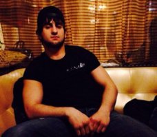 Поймали уже гandoна... Это 22-летний Камил Джамилов. Ранее занимался боями без правил. Вот он. Пусть родные порадуются за воспитание сыночки сраного...