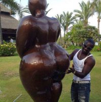 У этой жопы даже свой памятник есть :)