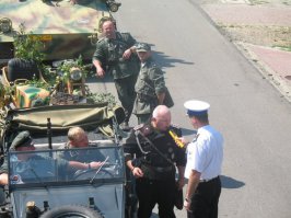 На всякий случай, вот фото современных реконов. Чтобы на форуме не использовали в дальнейшем, "как доказательства". Кстати, много реконов действительно находятся в армии Украины. Правда, не в такой униформе.